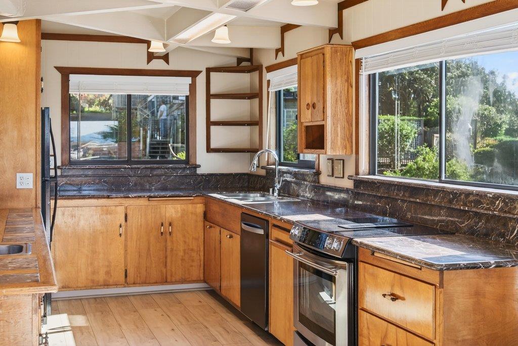 Detail Gallery Image 9 of 72 For 1 Gray Way, Watsonville,  CA 95076 - 2 Beds | 2/1 Baths