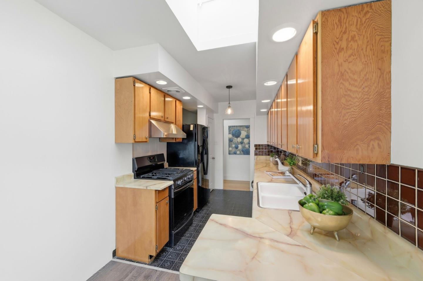 Detail Gallery Image 18 of 71 For 274 Peoria St, Daly City,  CA 94014 - 3 Beds | 2 Baths