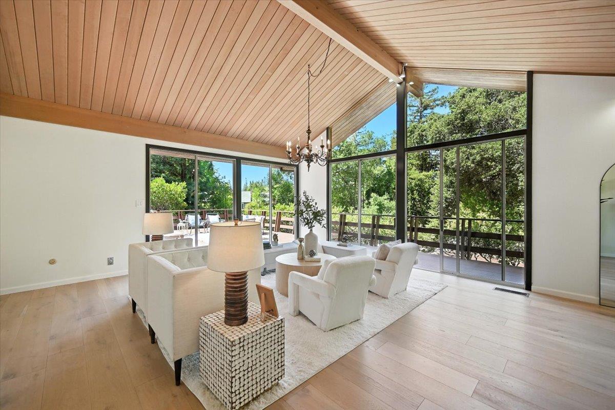 Detail Gallery Image 14 of 87 For 14582 Horseshoe Ct, Saratoga,  CA 95070 - 5 Beds | 3/1 Baths