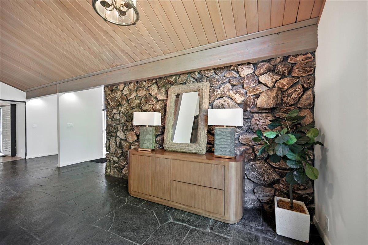 Detail Gallery Image 8 of 87 For 14582 Horseshoe Ct, Saratoga,  CA 95070 - 5 Beds | 3/1 Baths