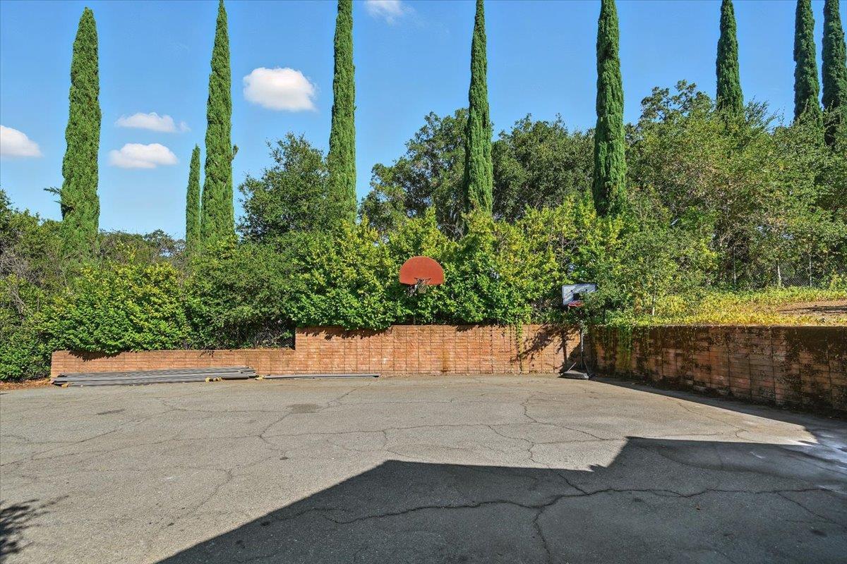 Detail Gallery Image 83 of 87 For 14582 Horseshoe Ct, Saratoga,  CA 95070 - 5 Beds | 3/1 Baths