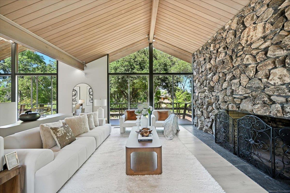 Detail Gallery Image 9 of 87 For 14582 Horseshoe Ct, Saratoga,  CA 95070 - 5 Beds | 3/1 Baths