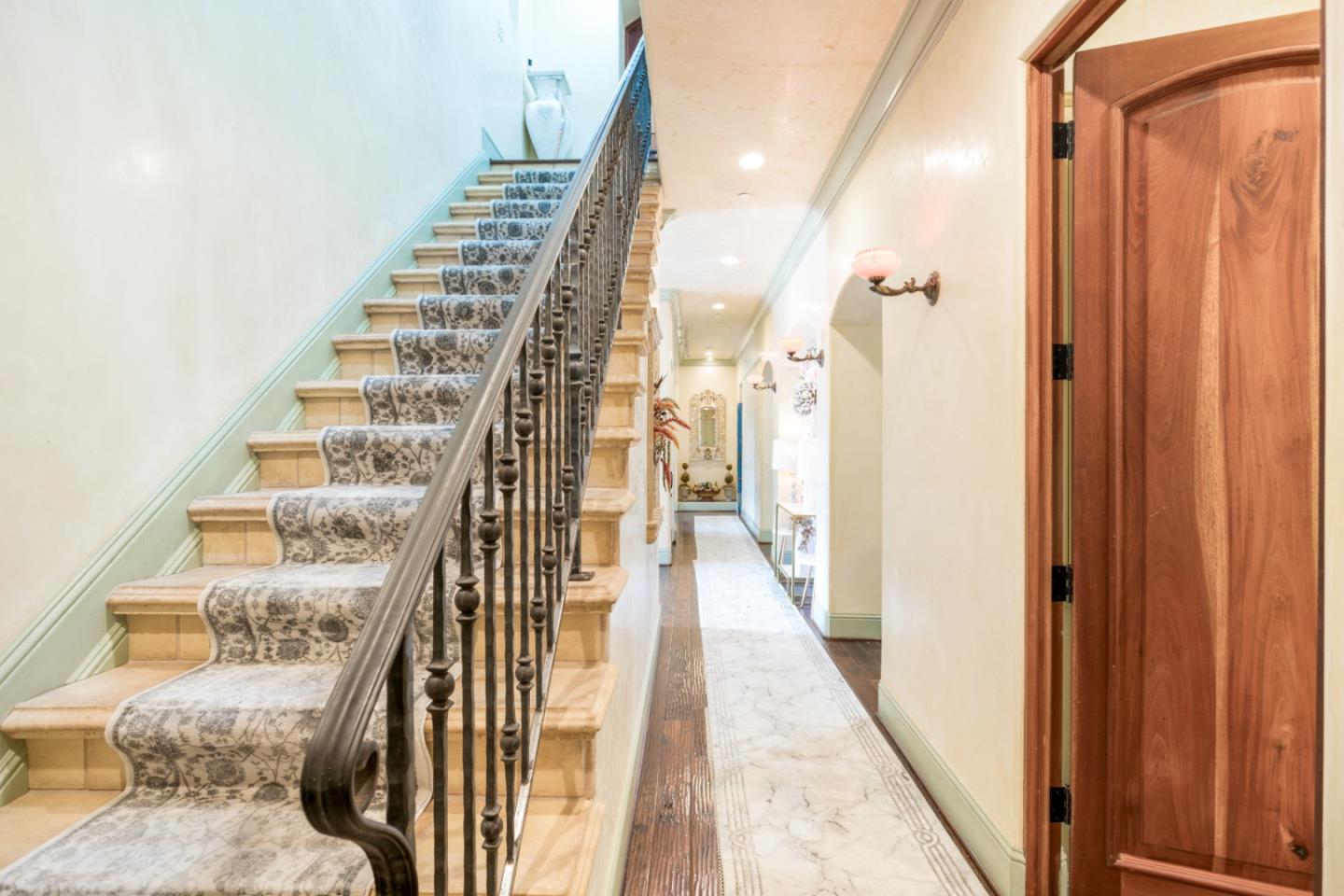 Detail Gallery Image 15 of 34 For 5371 Stonehurst Dr, Martinez,  CA 94553 - 5 Beds | 4/1 Baths