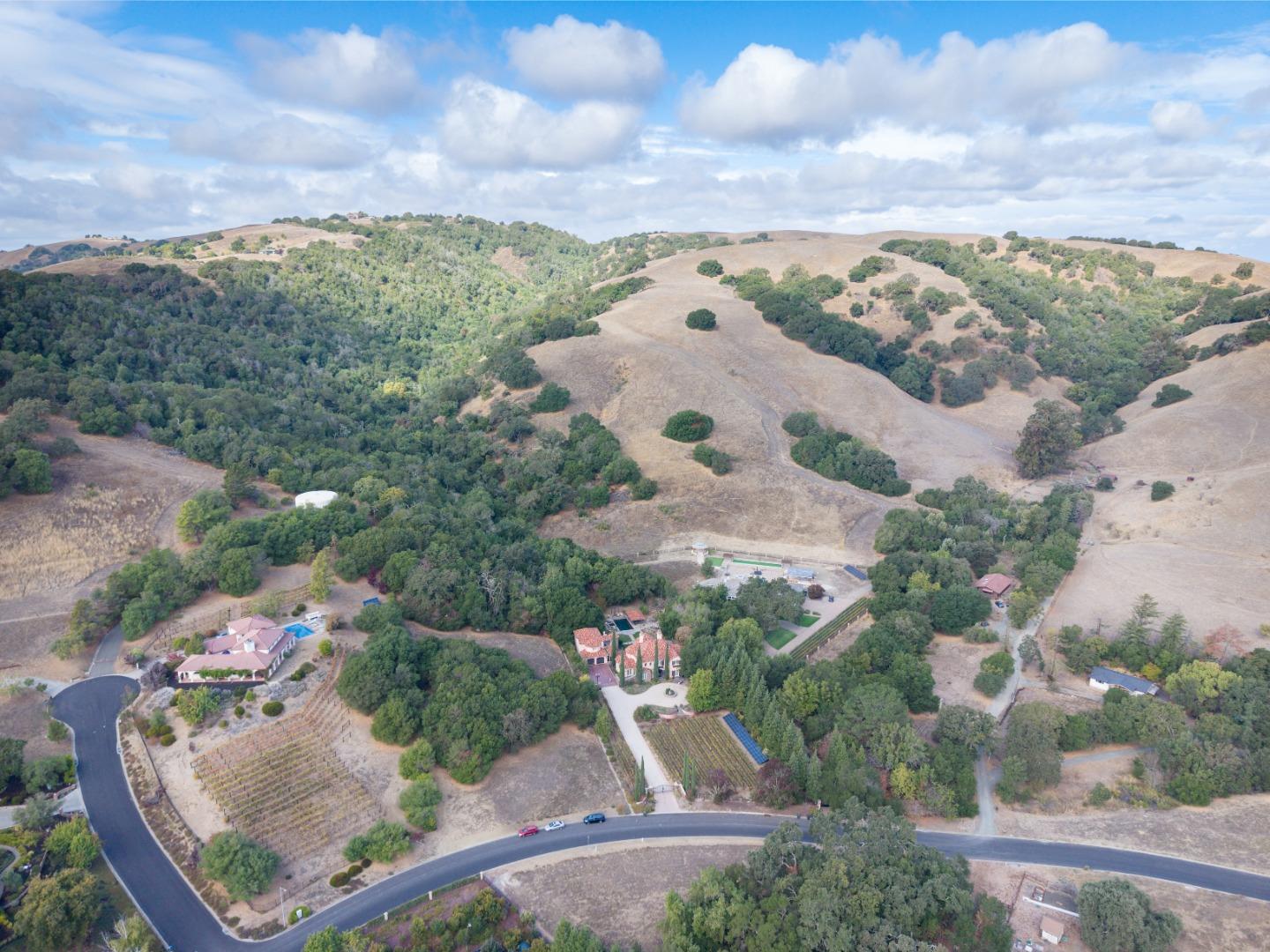 Detail Gallery Image 6 of 34 For 5371 Stonehurst Dr, Martinez,  CA 94553 - 5 Beds | 4/1 Baths