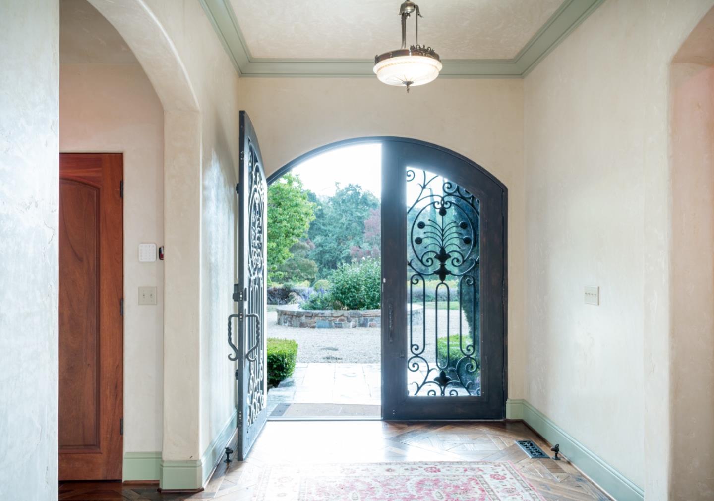 Detail Gallery Image 8 of 34 For 5371 Stonehurst Dr, Martinez,  CA 94553 - 5 Beds | 4/1 Baths