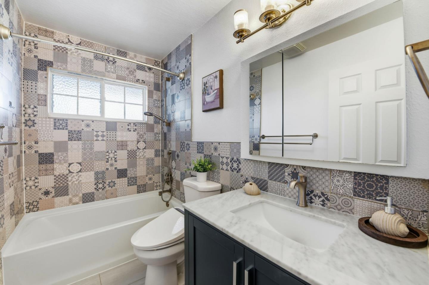 Detail Gallery Image 13 of 28 For 4833 Murphy Ct, Fremont,  CA 94538 - 5 Beds | 4 Baths