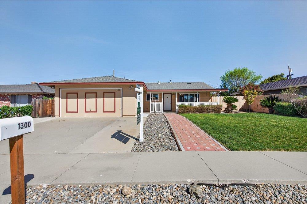 1300 Mesa Drive, Hollister, CA, 95023