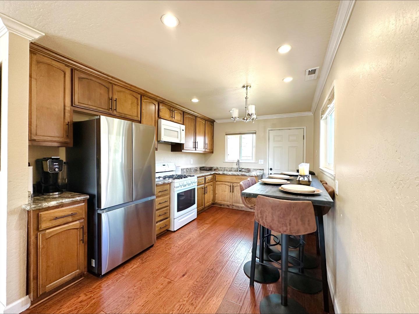 Detail Gallery Image 20 of 29 For 1300 Mesa Dr, Hollister,  CA 95023 - 3 Beds | 2 Baths