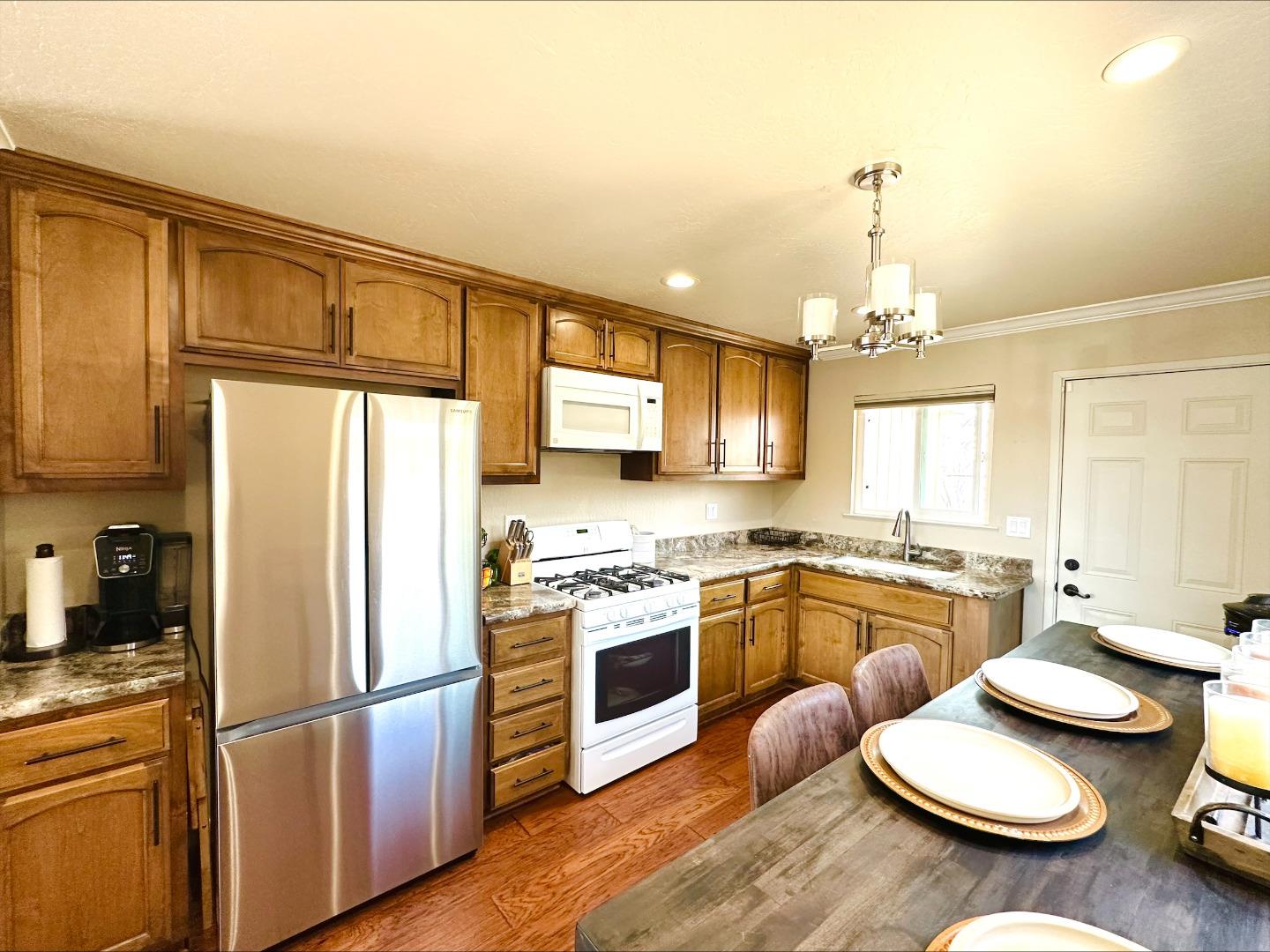 Detail Gallery Image 23 of 29 For 1300 Mesa Dr, Hollister,  CA 95023 - 3 Beds | 2 Baths