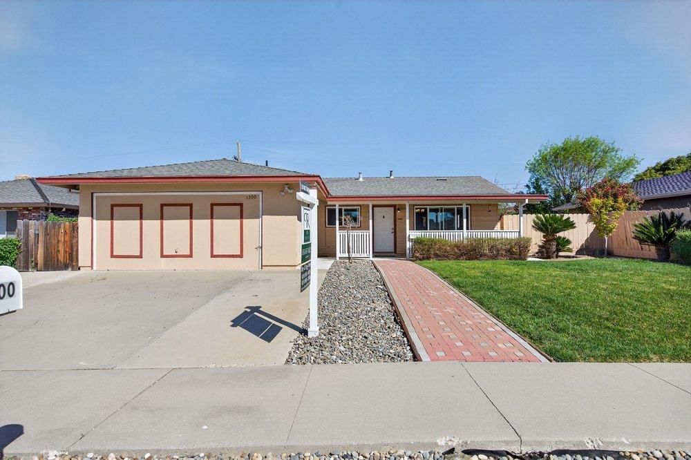 1300 Mesa Drive, Hollister, CA, 95023