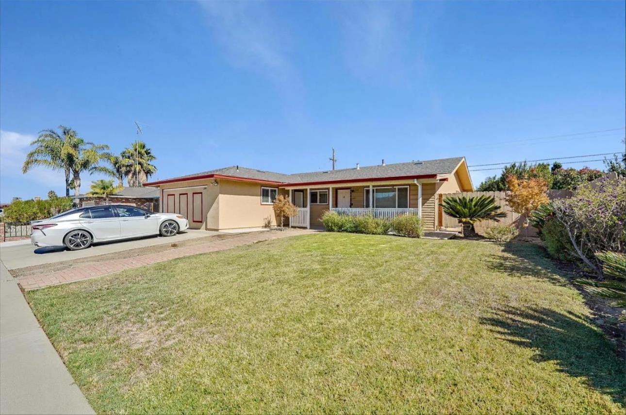 Detail Gallery Image 3 of 29 For 1300 Mesa Dr, Hollister,  CA 95023 - 3 Beds | 2 Baths