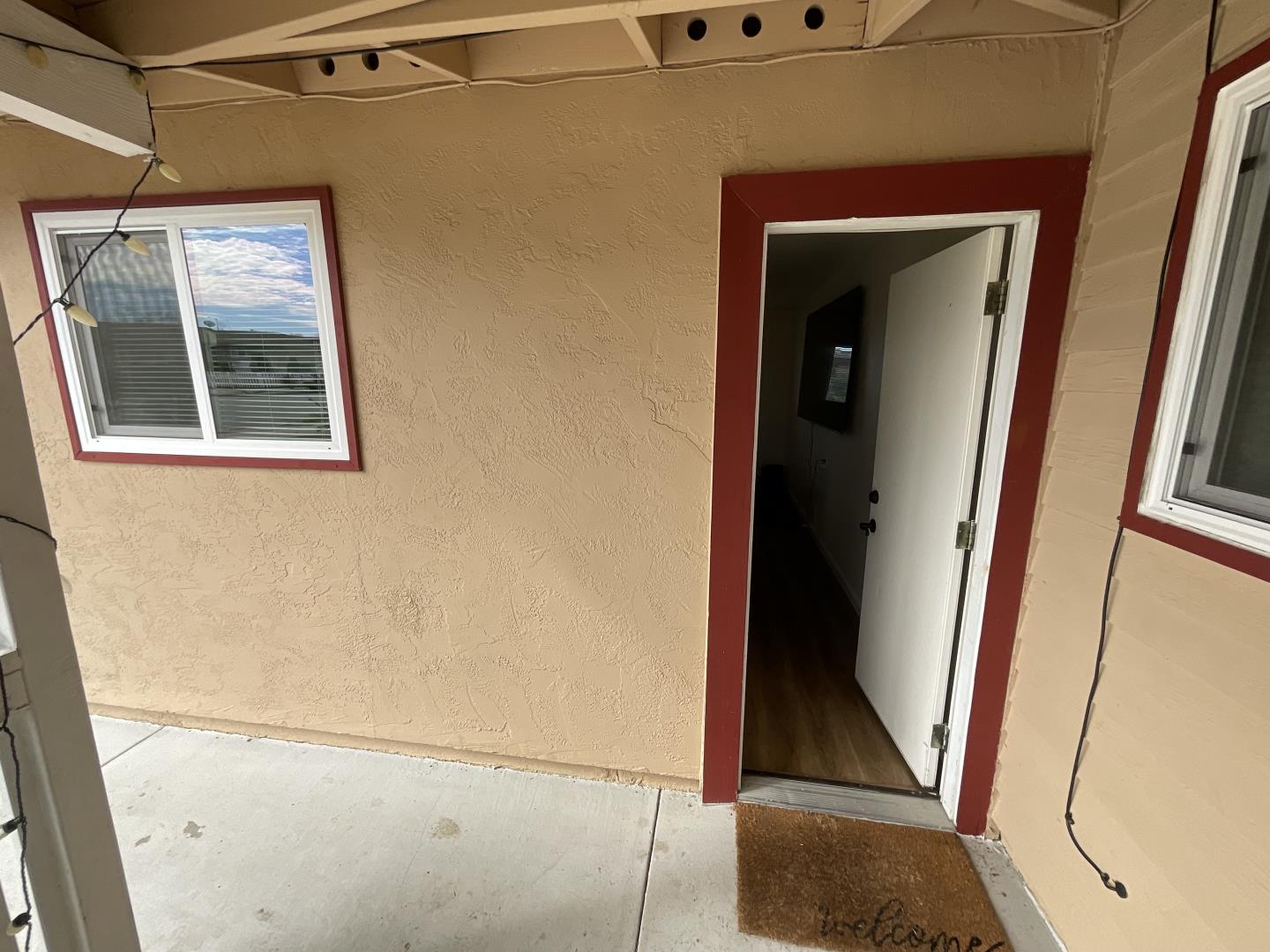 Detail Gallery Image 4 of 29 For 1300 Mesa Dr, Hollister,  CA 95023 - 3 Beds | 2 Baths