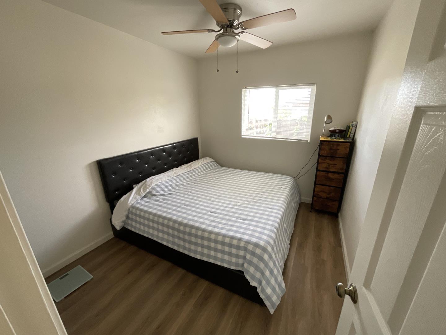 Detail Gallery Image 5 of 29 For 1300 Mesa Dr, Hollister,  CA 95023 - 3 Beds | 2 Baths