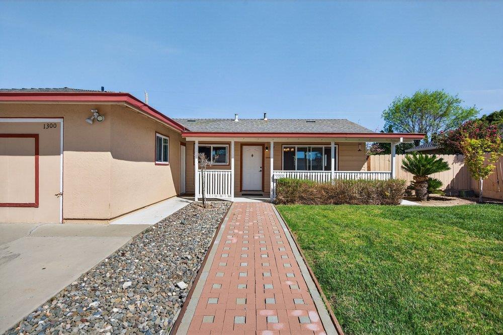 1300 Mesa Drive, Hollister, CA, 95023