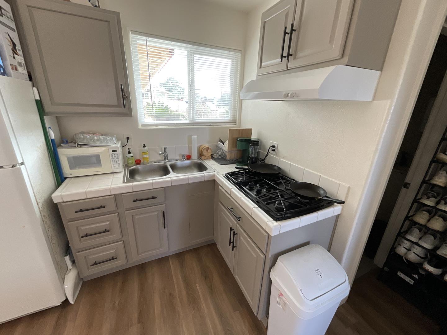 Detail Gallery Image 9 of 29 For 1300 Mesa Dr, Hollister,  CA 95023 - 3 Beds | 2 Baths