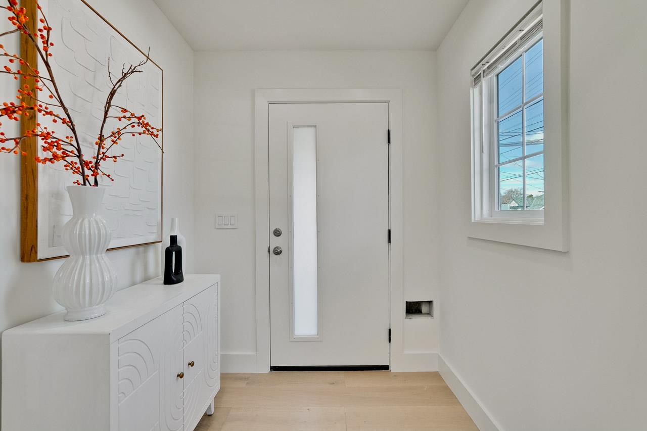 Detail Gallery Image 2 of 33 For 107 N Delaware St, San Mateo,  CA 94401 - 3 Beds | 2 Baths