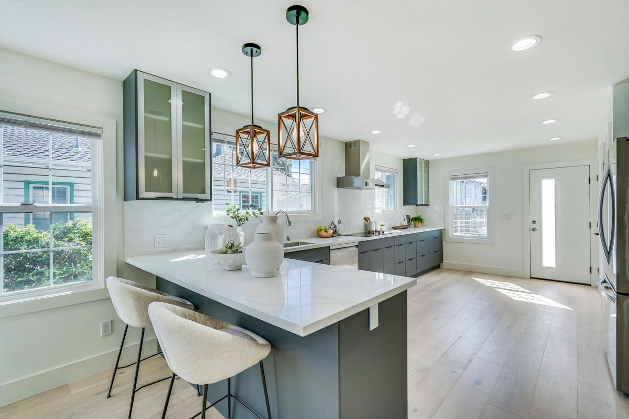 Detail Gallery Image 3 of 33 For 107 N Delaware St, San Mateo,  CA 94401 - 3 Beds | 2 Baths