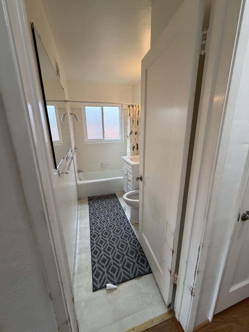 Detail Gallery Image 12 of 26 For 1161 Volti Ln, Los Altos,  CA 94024 - 3 Beds | 2 Baths