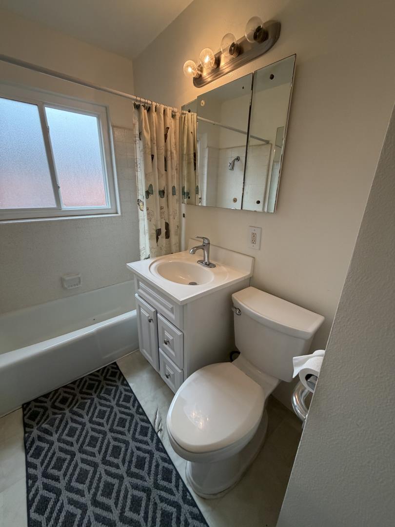 Detail Gallery Image 13 of 26 For 1161 Volti Ln, Los Altos,  CA 94024 - 3 Beds | 2 Baths