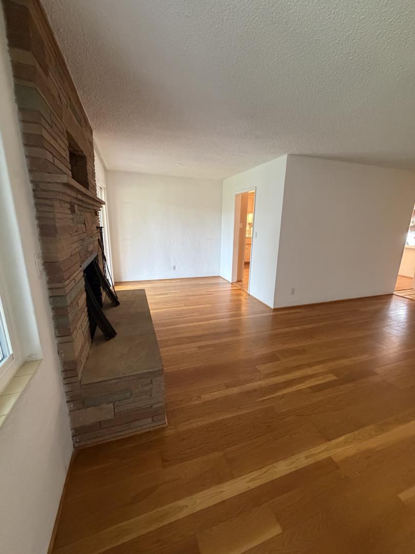 Detail Gallery Image 16 of 26 For 1161 Volti Ln, Los Altos,  CA 94024 - 3 Beds | 2 Baths