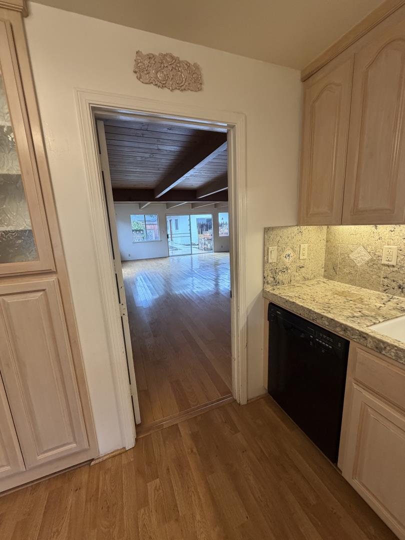 Detail Gallery Image 17 of 26 For 1161 Volti Ln, Los Altos,  CA 94024 - 3 Beds | 2 Baths