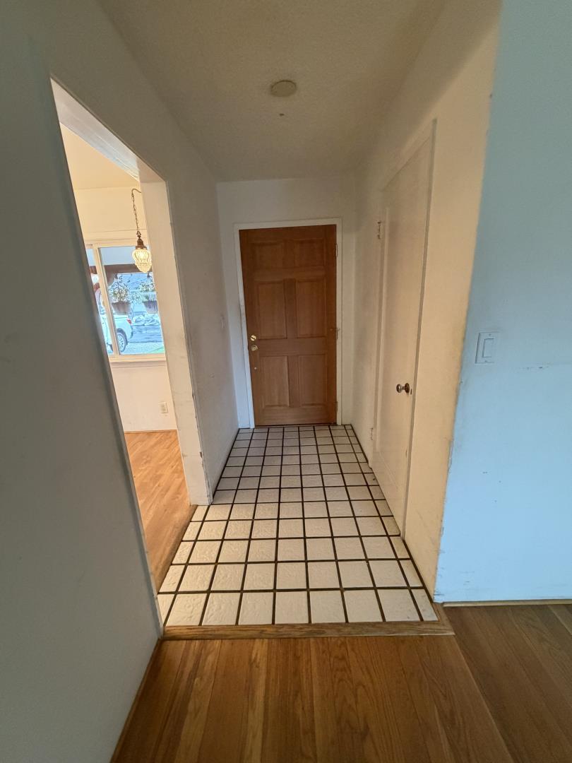 Detail Gallery Image 3 of 26 For 1161 Volti Ln, Los Altos,  CA 94024 - 3 Beds | 2 Baths