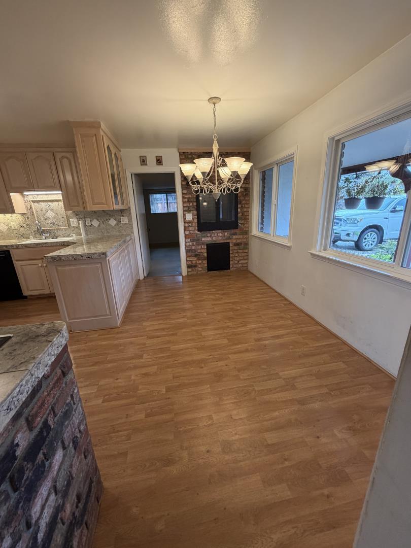 Detail Gallery Image 4 of 26 For 1161 Volti Ln, Los Altos,  CA 94024 - 3 Beds | 2 Baths