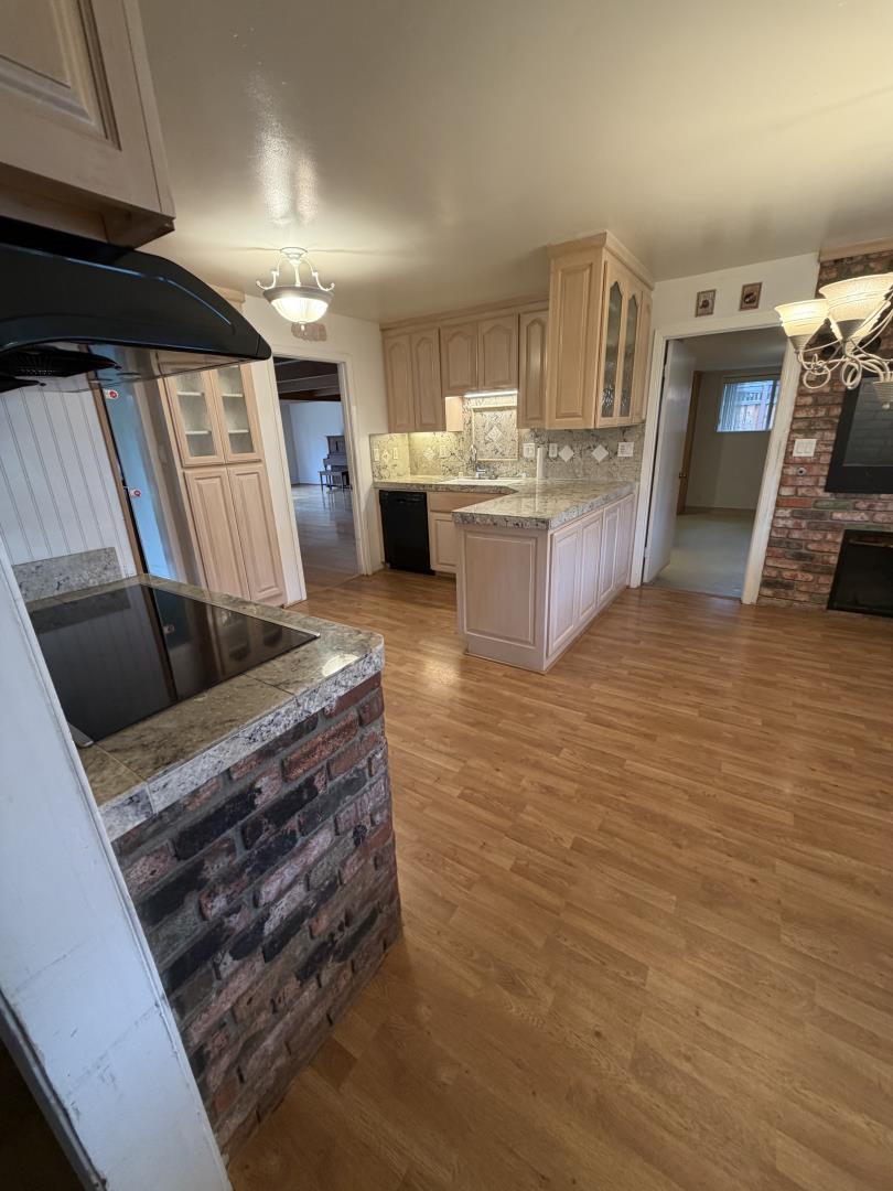 Detail Gallery Image 6 of 26 For 1161 Volti Ln, Los Altos,  CA 94024 - 3 Beds | 2 Baths