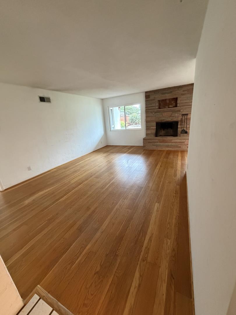 Detail Gallery Image 7 of 26 For 1161 Volti Ln, Los Altos,  CA 94024 - 3 Beds | 2 Baths