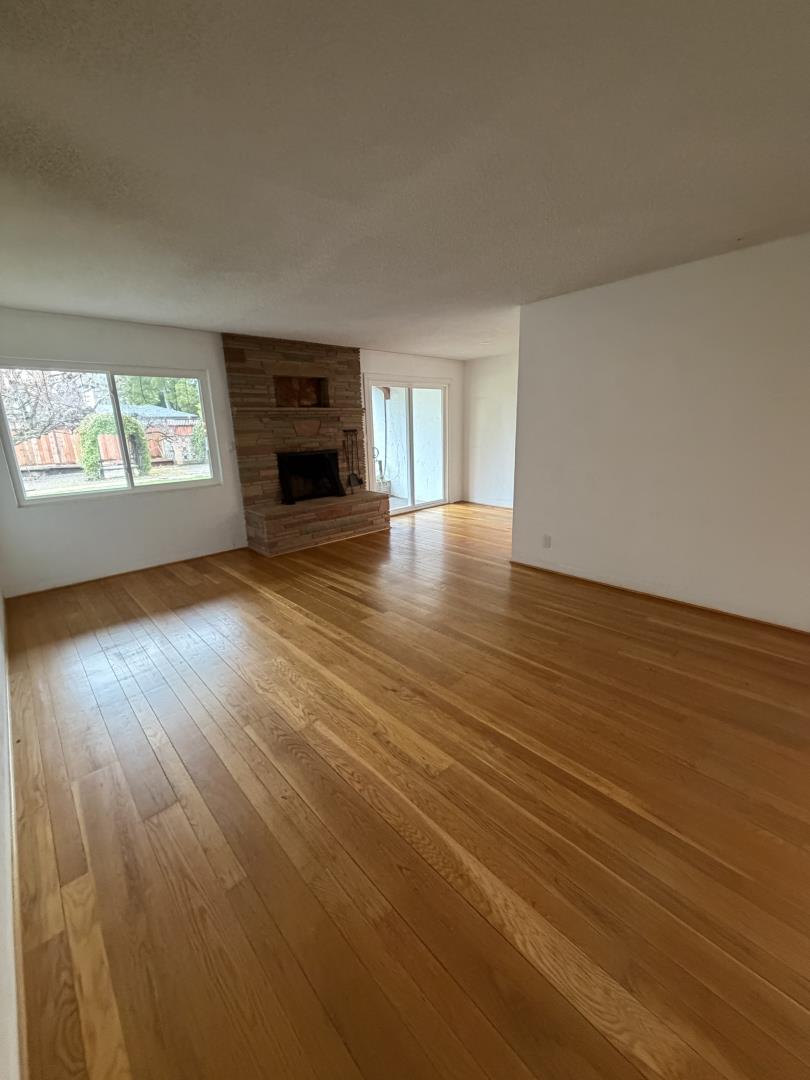 Detail Gallery Image 8 of 26 For 1161 Volti Ln, Los Altos,  CA 94024 - 3 Beds | 2 Baths