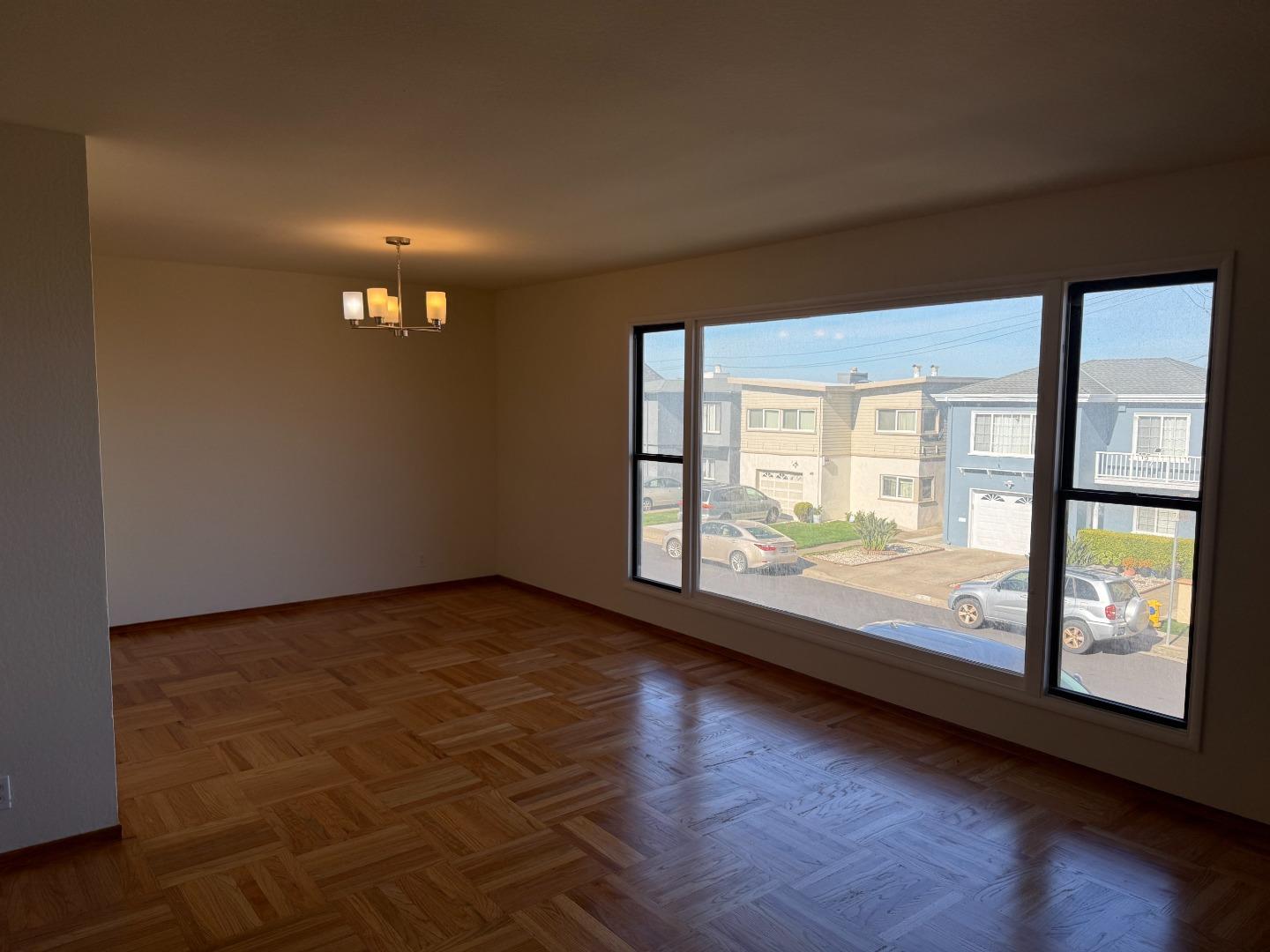 Detail Gallery Image 3 of 13 For 60 Westmoor Ave, Daly City,  CA 94015 - 6 Beds | 3 Baths