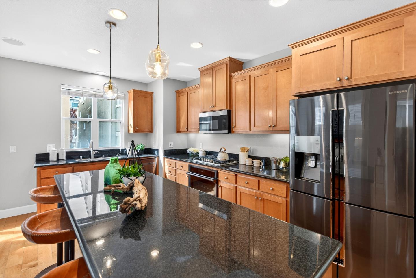 Detail Gallery Image 11 of 36 For 11512 Murano Cir, Cupertino,  CA 95014 - 3 Beds | 2/1 Baths