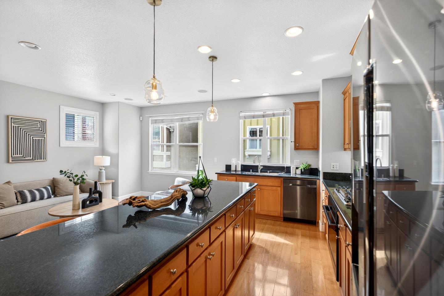 Detail Gallery Image 12 of 36 For 11512 Murano Cir, Cupertino,  CA 95014 - 3 Beds | 2/1 Baths