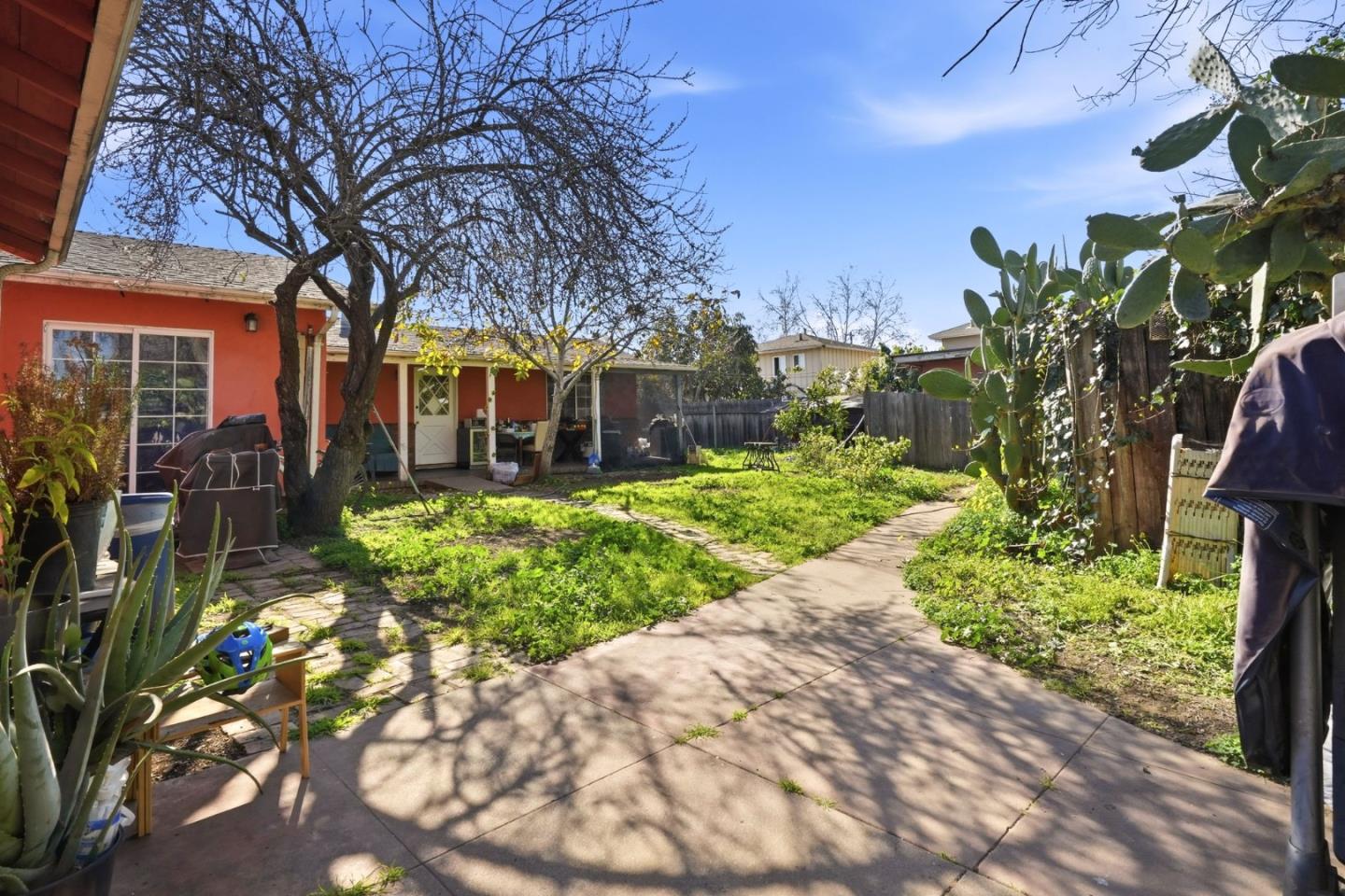 Detail Gallery Image 4 of 11 For 855 N 12th St, San Jose,  CA 95112 - – Beds | – Baths