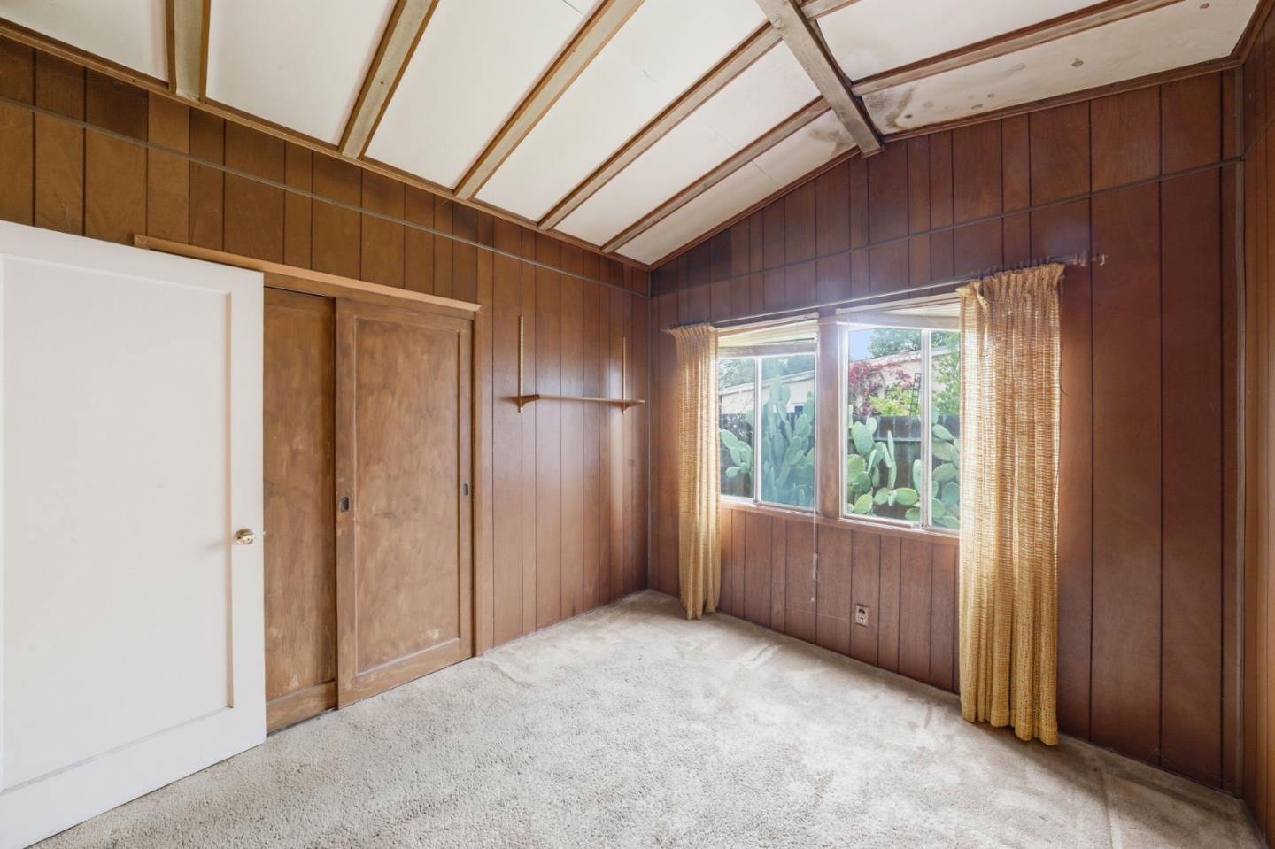 Detail Gallery Image 16 of 27 For 1114 Burgoyne St, Mountain View,  CA 94043 - 4 Beds | 2 Baths