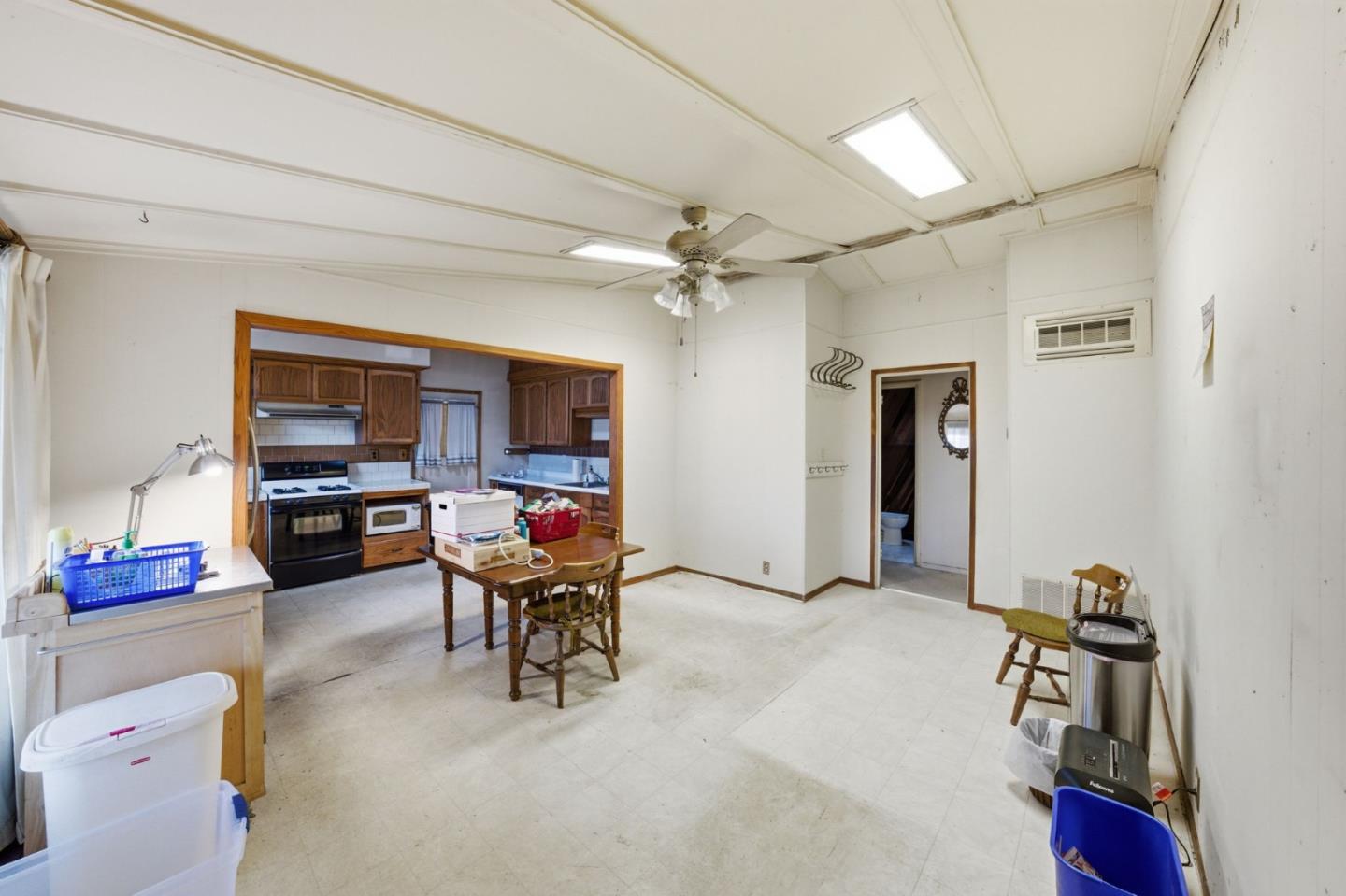 Detail Gallery Image 7 of 27 For 1114 Burgoyne St, Mountain View,  CA 94043 - 4 Beds | 2 Baths