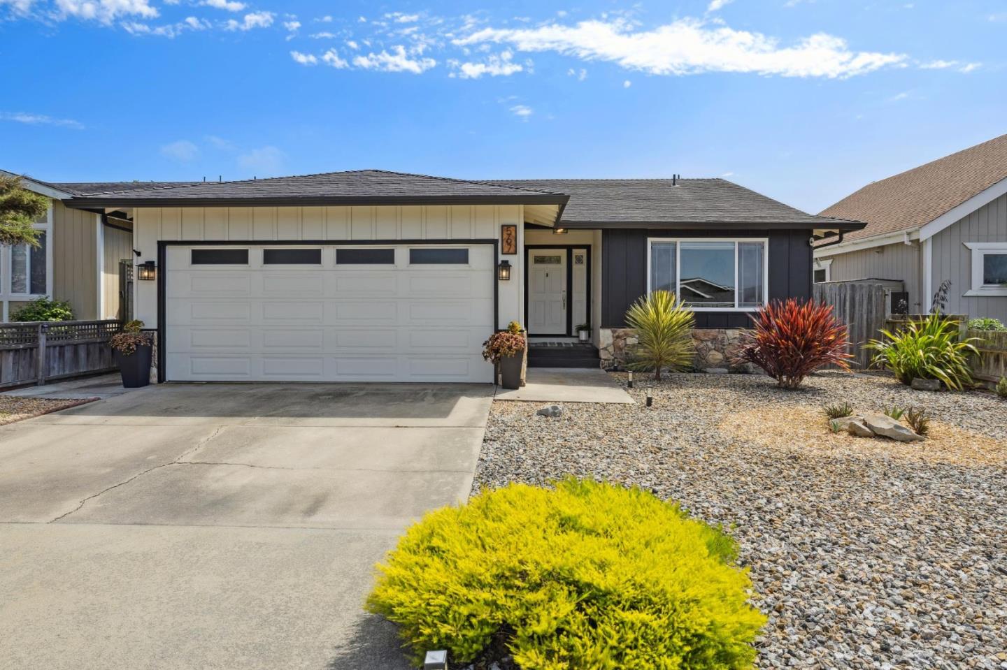 Detail Gallery Image 3 of 43 For 567 Terrace Ave, Half Moon Bay,  CA 94019 - 3 Beds | 2 Baths