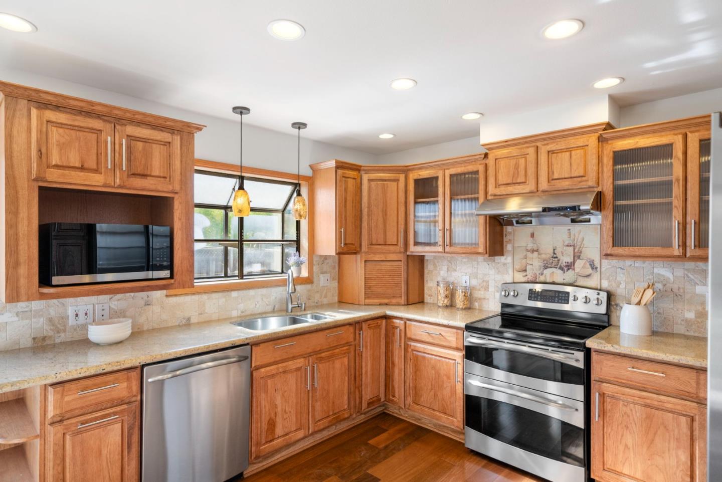 Detail Gallery Image 14 of 31 For 6252 Bennington Dr, Newark,  CA 94560 - 4 Beds | 2 Baths