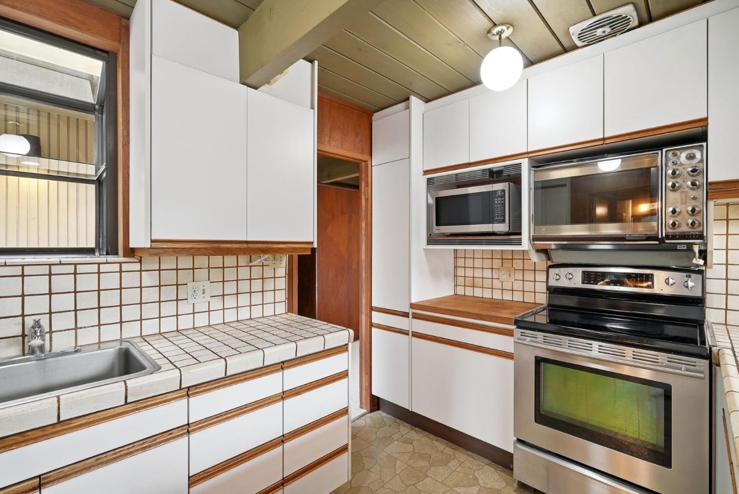 Detail Gallery Image 15 of 55 For 770 Menker Ave, San Jose,  CA 95128 - 4 Beds | 3 Baths