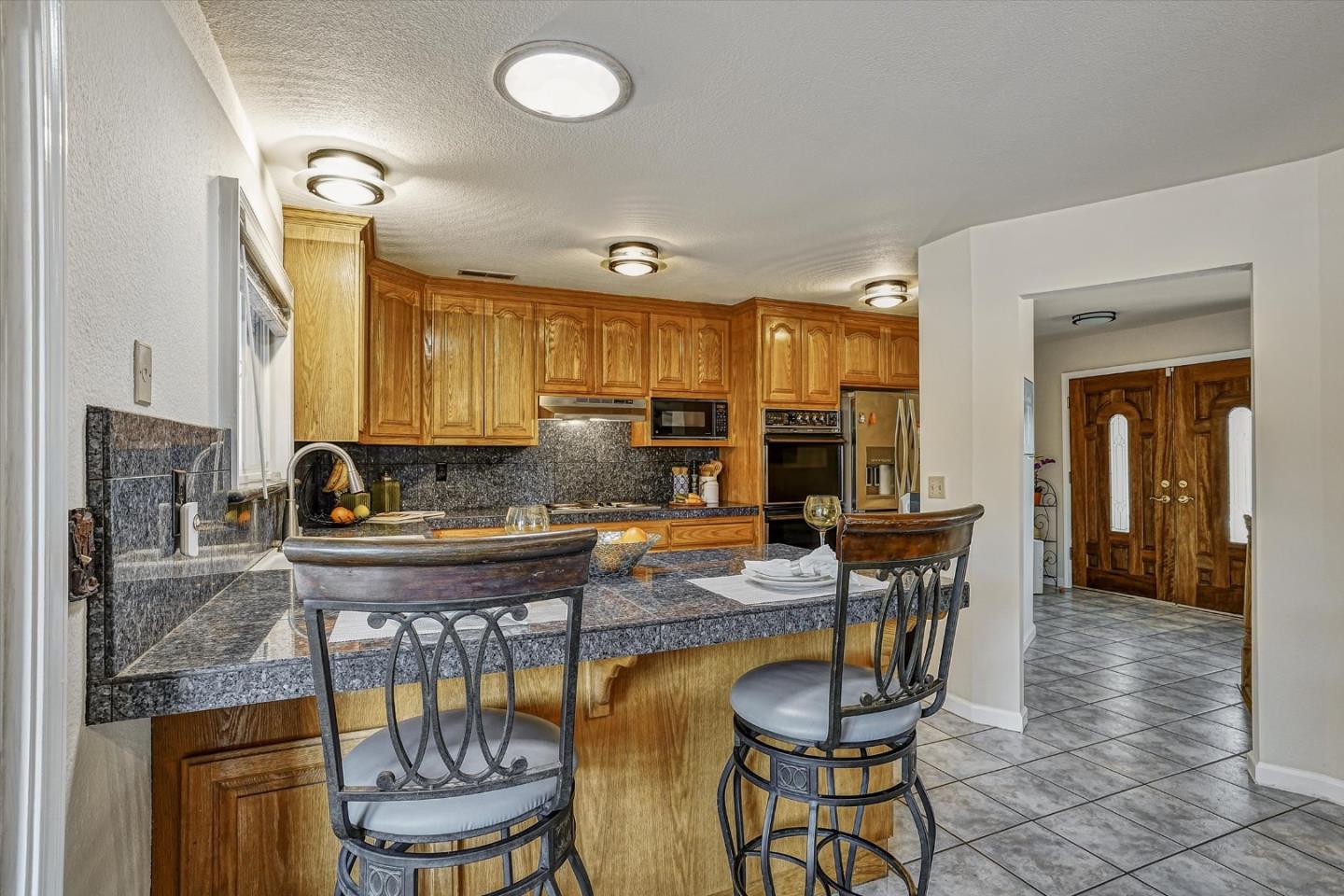 Detail Gallery Image 12 of 56 For 20006 Audrey Ln, Salinas,  CA 93907 - 3 Beds | 2/1 Baths