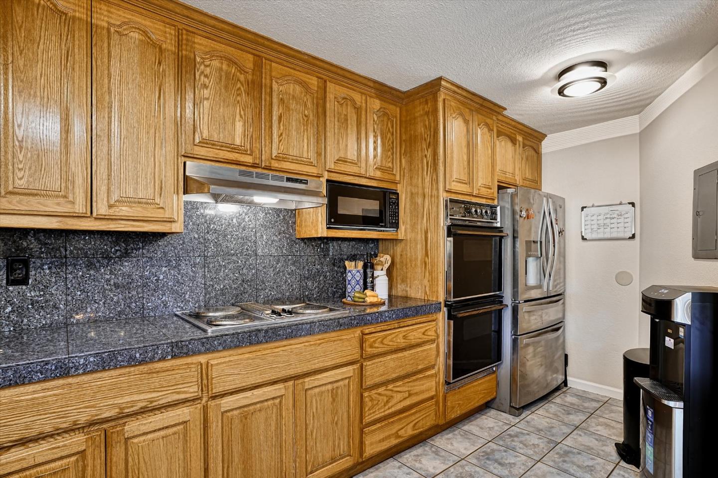 Detail Gallery Image 15 of 56 For 20006 Audrey Ln, Salinas,  CA 93907 - 3 Beds | 2/1 Baths