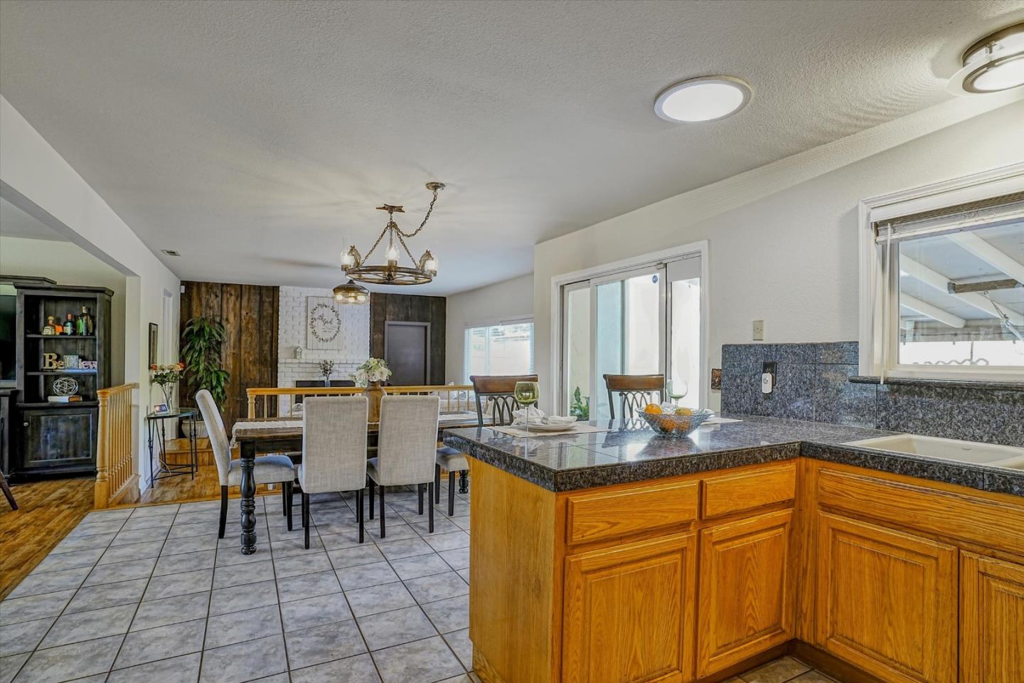 Detail Gallery Image 16 of 56 For 20006 Audrey Ln, Salinas,  CA 93907 - 3 Beds | 2/1 Baths