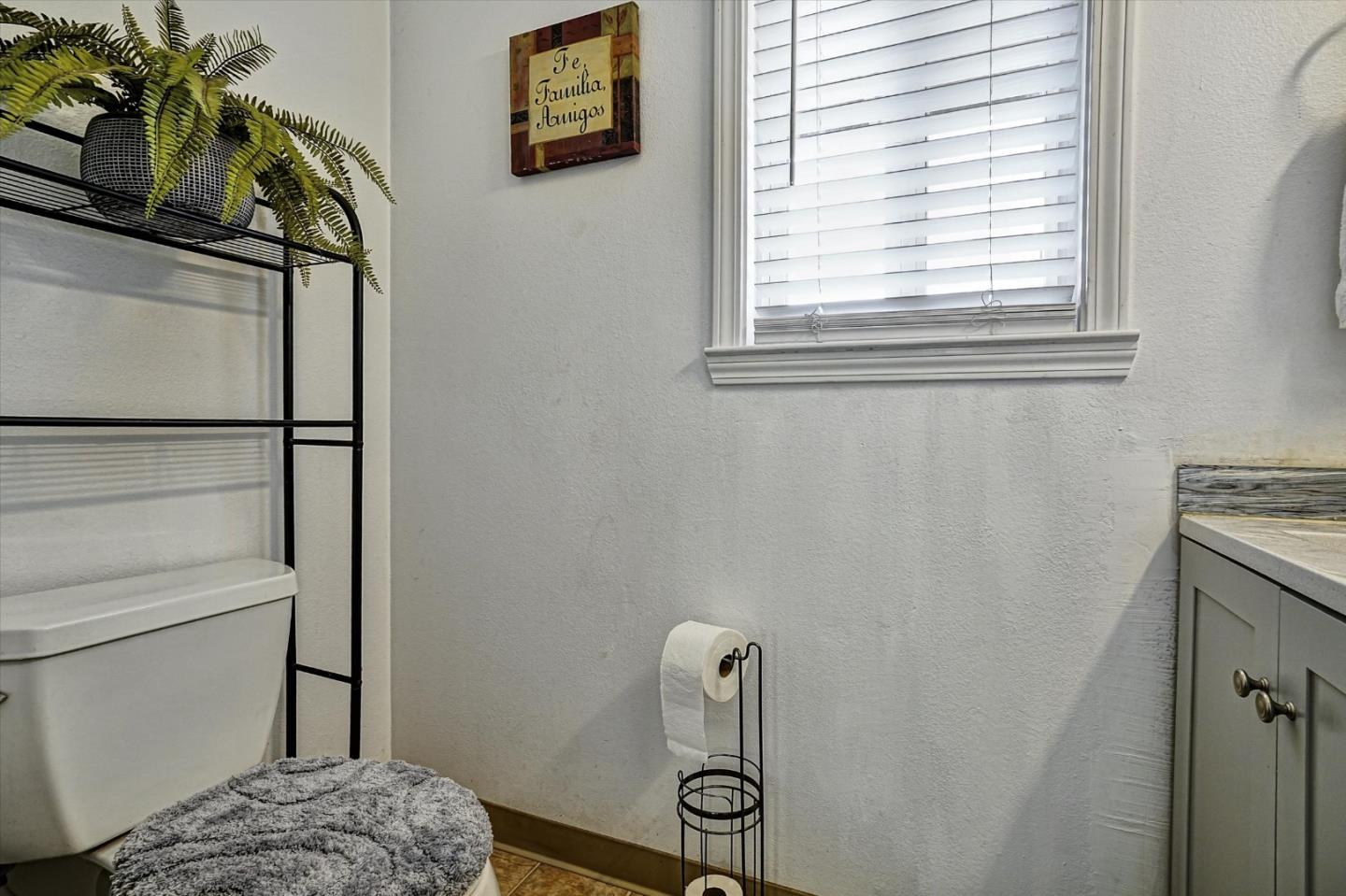 Detail Gallery Image 23 of 56 For 20006 Audrey Ln, Salinas,  CA 93907 - 3 Beds | 2/1 Baths