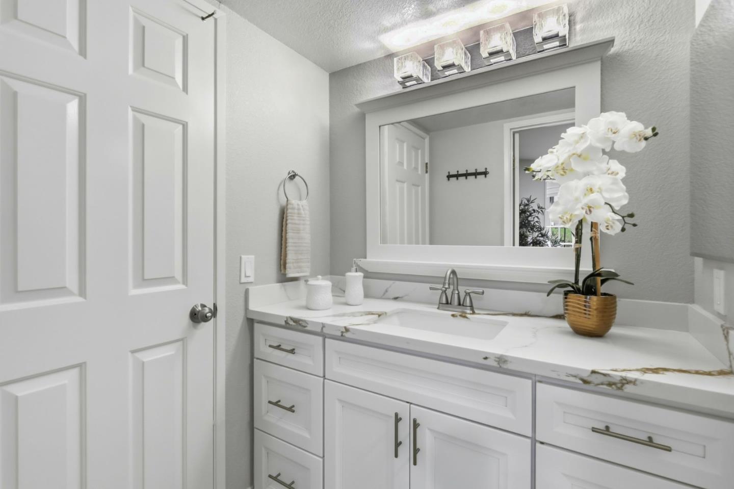 Detail Gallery Image 15 of 29 For 2570 Yerba Bank Ct, San Jose,  CA 95121 - 3 Beds | 2 Baths