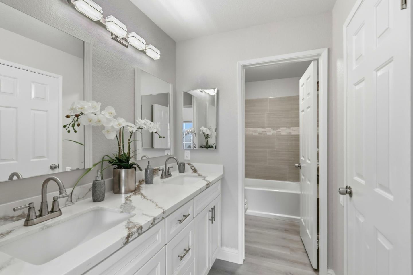 Detail Gallery Image 16 of 29 For 2570 Yerba Bank Ct, San Jose,  CA 95121 - 3 Beds | 2 Baths