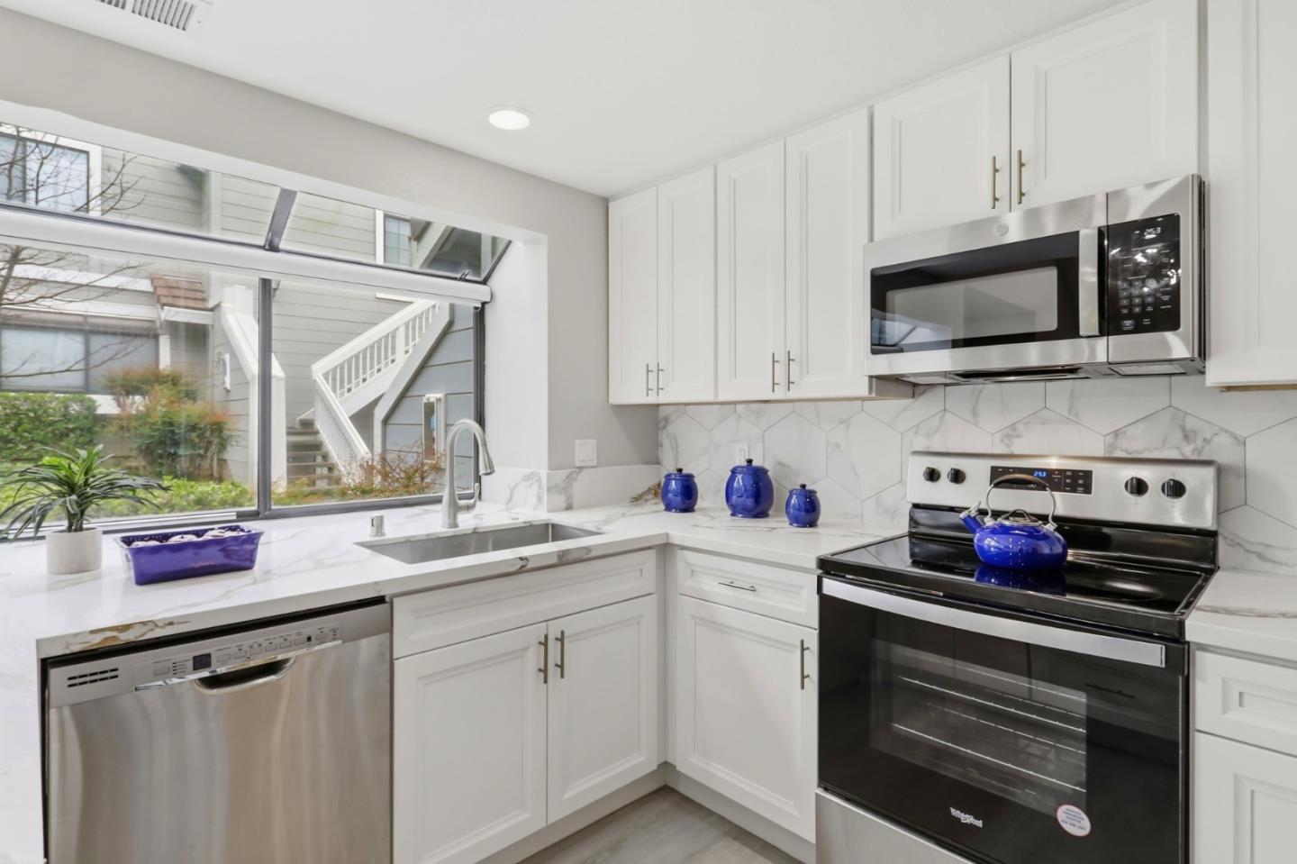 Detail Gallery Image 7 of 29 For 2570 Yerba Bank Ct, San Jose,  CA 95121 - 3 Beds | 2 Baths