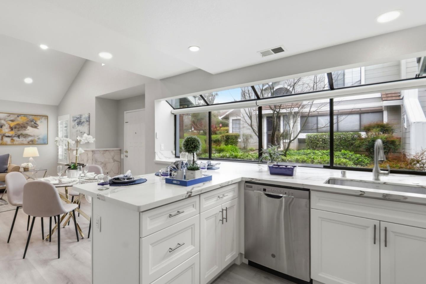 Detail Gallery Image 8 of 29 For 2570 Yerba Bank Ct, San Jose,  CA 95121 - 3 Beds | 2 Baths