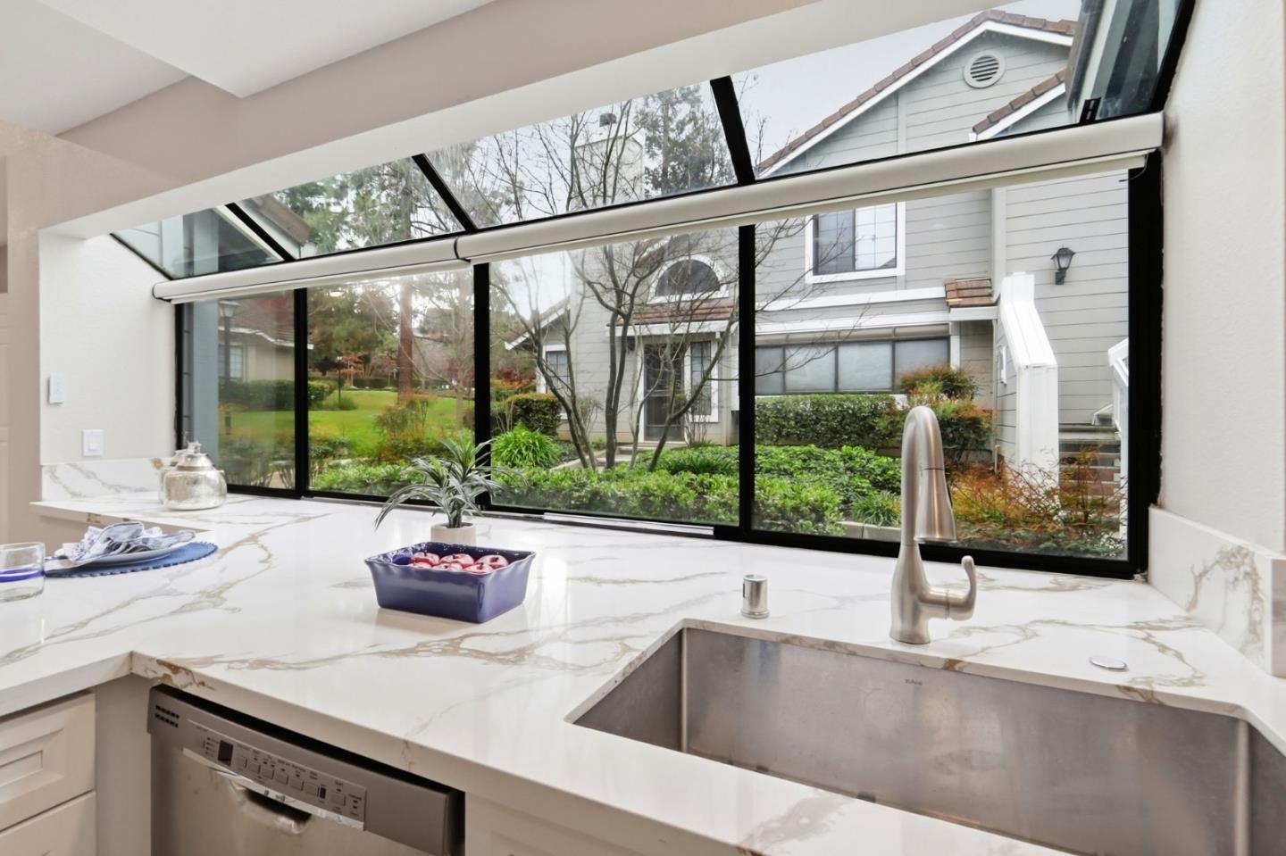 Detail Gallery Image 9 of 29 For 2570 Yerba Bank Ct, San Jose,  CA 95121 - 3 Beds | 2 Baths