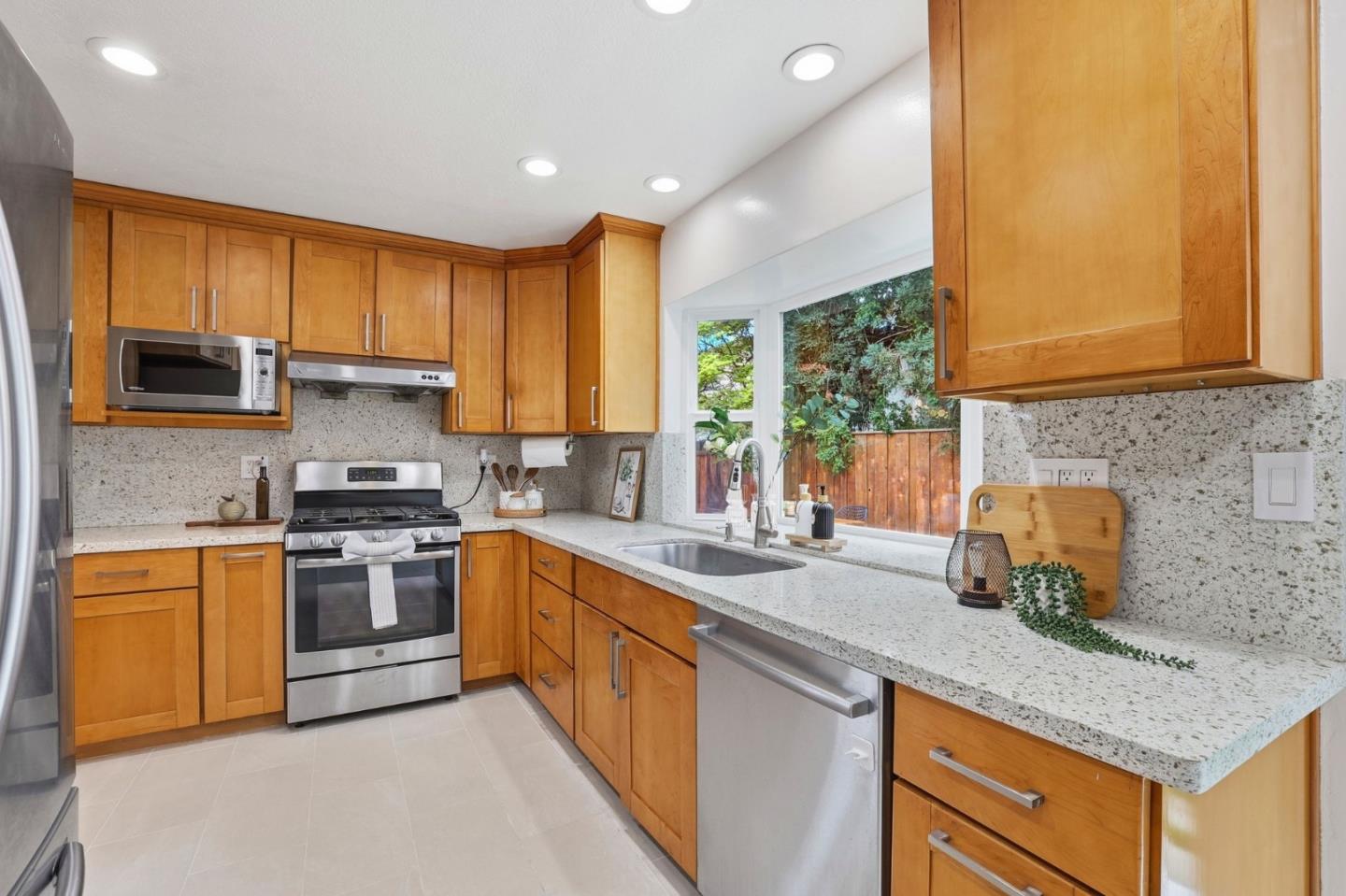 Detail Gallery Image 14 of 54 For 4826 Rio Vista Ave, San Jose,  CA 95129 - 3 Beds | 2/1 Baths