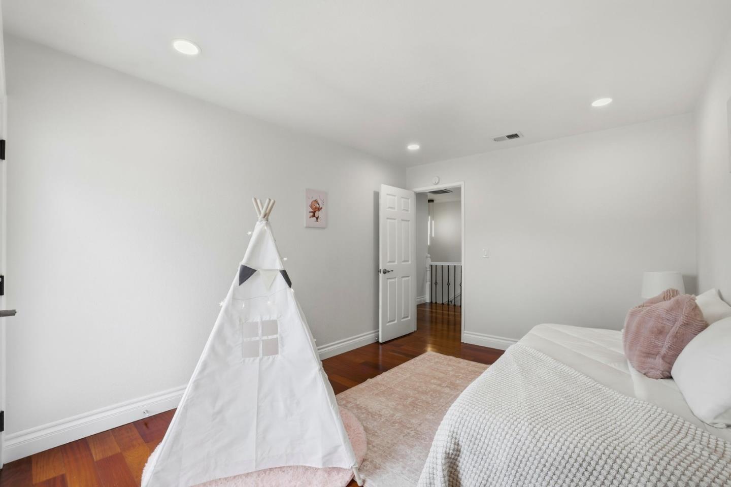 Detail Gallery Image 27 of 54 For 4826 Rio Vista Ave, San Jose,  CA 95129 - 3 Beds | 2/1 Baths